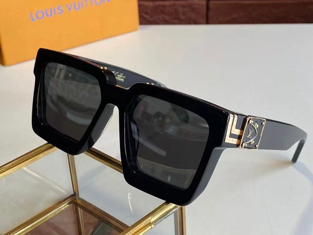 Louis Vuitton Black Oversized Sunglasses